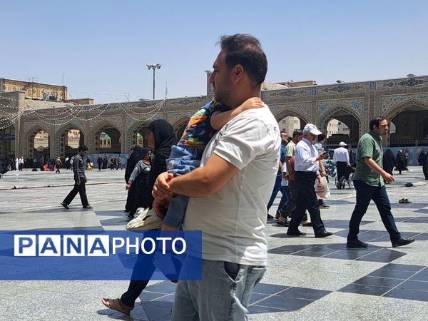 روز دحوالارض در حرم امام مهربانی‌ها