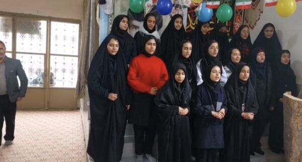 حضور پرشور دانش‌آموزان مدرسه فردوسی سرمازه در راهپیمایی ۲۲ بهمن