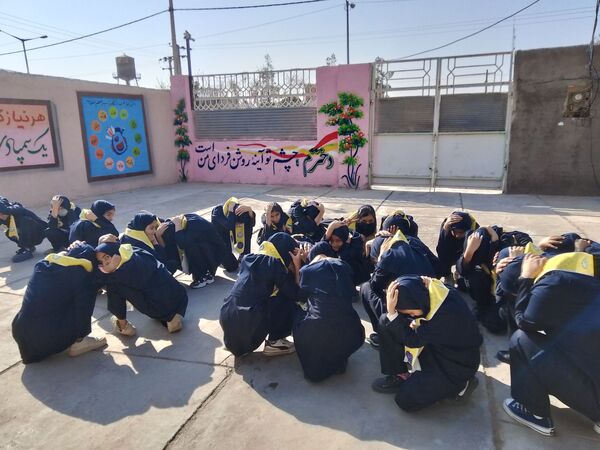 مانور سراسری زلزله در دبیرستان فرزانگان