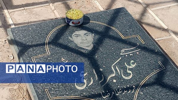 دلتنگی و حضور مردم روستای حسن آباد بلهر بر سر مزار شهیدان و عزیزانشان  