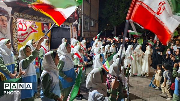 سفیران سلامت ناحیه شش در میدان دانشجو گرد هم آمدند