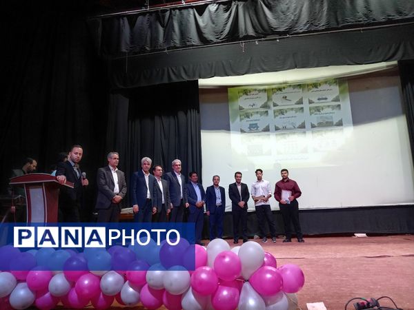 جشن پایان سال تحصیلی در دبیرستان نمونه دولتی آیت الله خامنه ای کاشمر