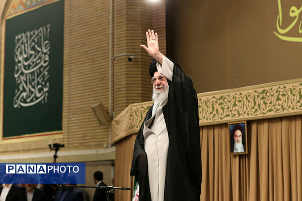 دیدار پیشکسوتان و فعالان دفاع مقدس و مقاومت با مقام معظم رهبری