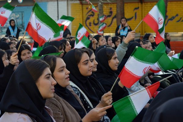 طنین زنگ انقلاب در بهارستان‌دو 