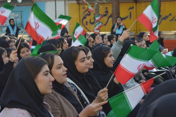 طنین زنگ انقلاب در بهارستان‌دو 