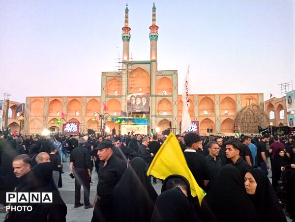 طنین «یا حسین» در امیرچقماق؛ میثاق دوباره ی عاشوراییان یزد با راه شهدا