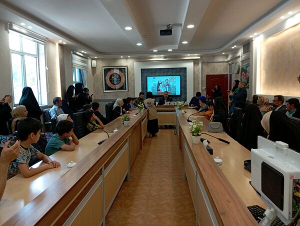 تجلیل از برگزیدگان پویش رأی با خانواده در نیشابور