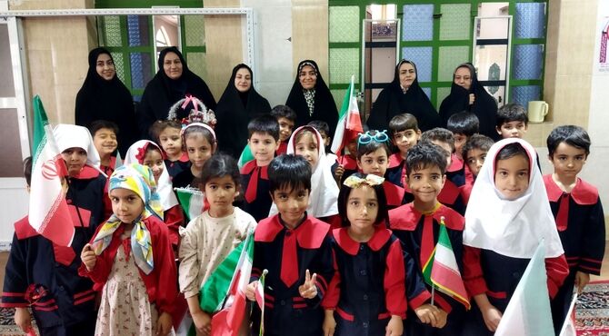  نوآموزان کوهپایه ای از معلمان به مناسبت هفته معلم قدردانی کردند