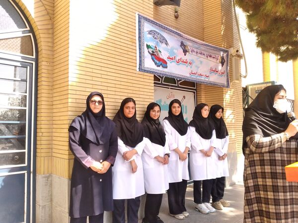 جشن روز آزمایشگاه در دبیرستان شهید مرادعلی امینی و هنرستان کیمیا