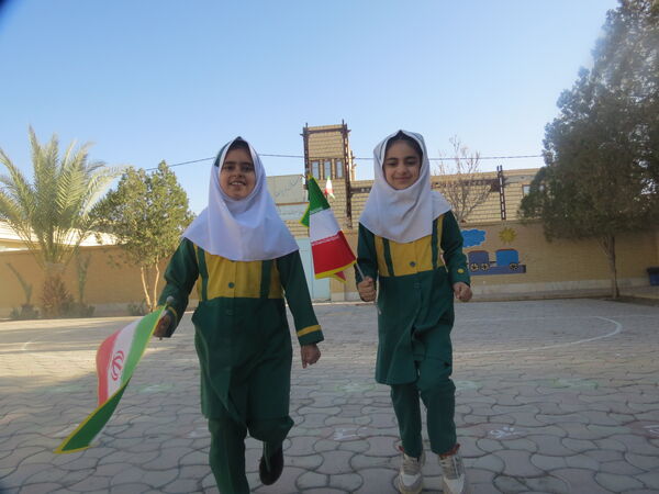 صبحگاهی شاد و پرنشاط در مدارس خاتم