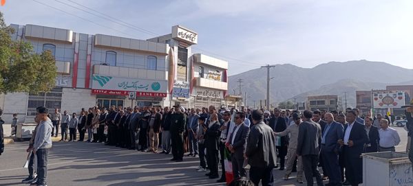 راهپیمایی دشمن‌شکن ۲۲ بهمن در بستک؛ نماد وحدت و همدلی مردم
