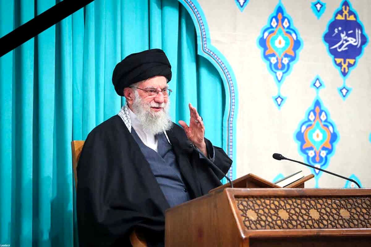 امام خامنه‌ای، رهبر و پیشوای مسلمانان جهان به شهادت رسیدند