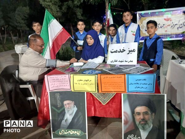  میز خدمت به میزبانی مدرسه پسرانه شهید مهدی غفاری در تجمعات شبانه شهر فرون آباد