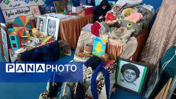 نمایشگاه هفته پژوهش در دبیرستان احمدی روشن شهرستان فردیس