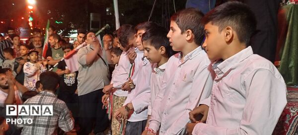 غرفه دهه نودی ها در تجمعات شبانه