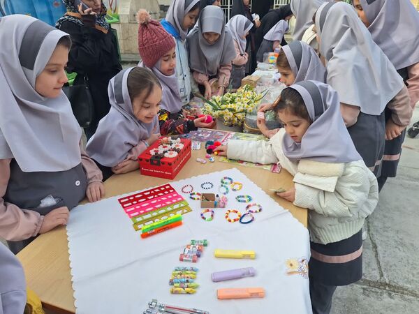 بازارچه دانش‌آموزی آزادشهر