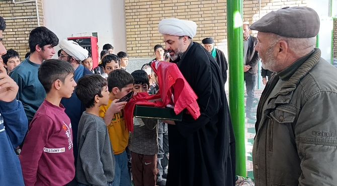 حضور پرچم امام حسین(ع) در جمع معتکفان سفیددشت