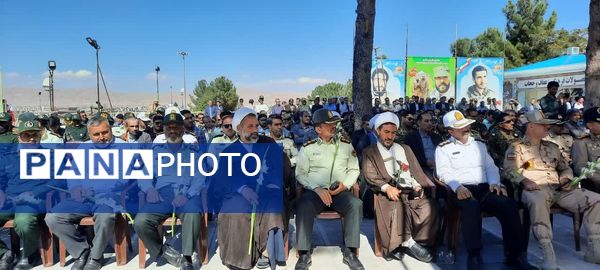 گلباران مزار مطهر شهدا به‌مناسبت هفته دفاع مقدس در بجنورد