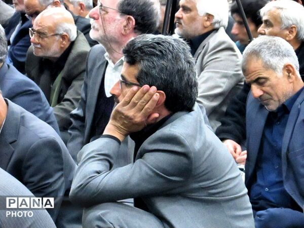 حضور اقشار مختلف مردم در مراسم اربعین رهبر شهید 