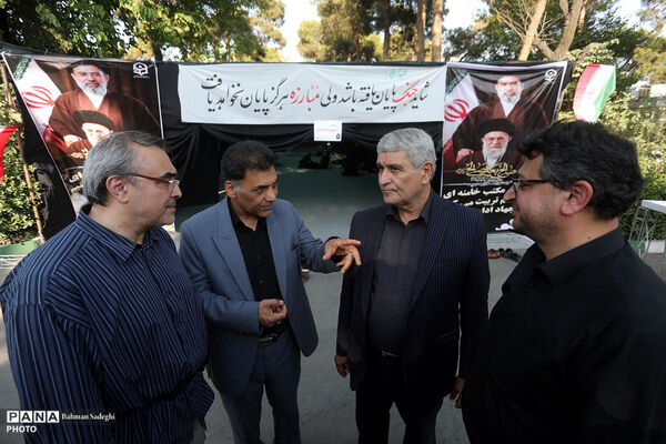 بازدید رئیس دانشگاه فرهنگیان از موکب‌های پذیرای زائرین مراسم امام شهید در این دانشگاه
