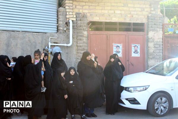 خاکسپاری دو شهید جنگ سوم در گلزار شهدای روستای فردو