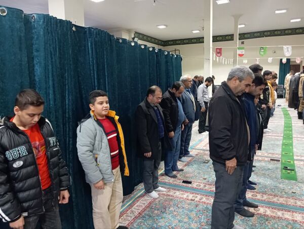 حضور پرشور دانش‌آموزان خدا‌آفرین در نماز عبادی ـ سیاسی جمعه