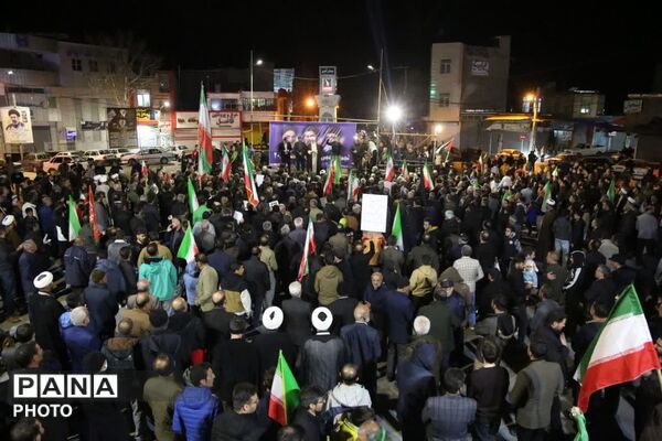 مسئولان در کنار مردم در اجتماع حمایت از نیروهای مسلح در اسدآباد