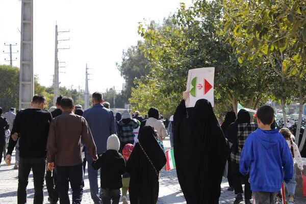 حضور پرشور دانش‌آموزان گچساران در راهپیمایی ۲۲ بهمن