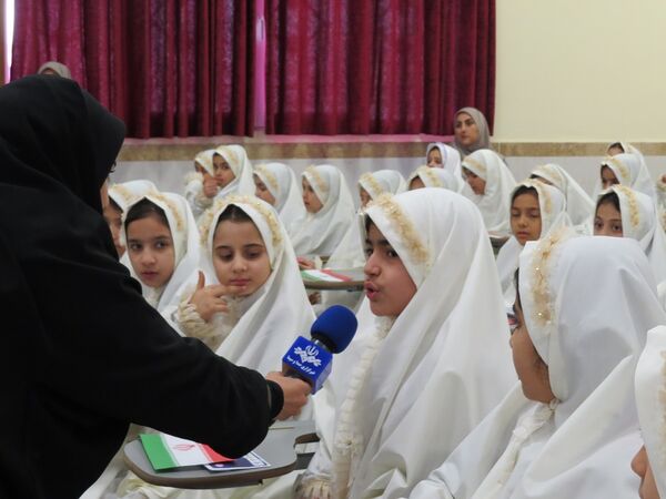 نواختن زنگ جشن نیکوکاری در دبستان امام خمینی(ره) بجنورد