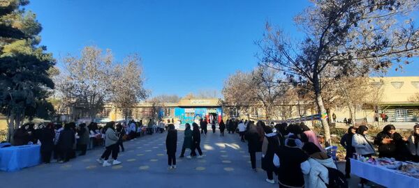 برپایی بازارچه هنرهای دستی در هنرستان ثمین