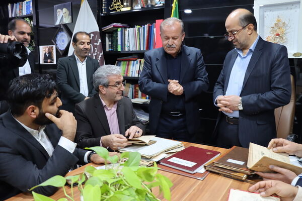 بازدید معاون وزیر و رئیس مرکز اطلاع رسانی و روابط عمومی وزارت آموزش و پرورش از مدرسه ماندگار سعادت بوشهر