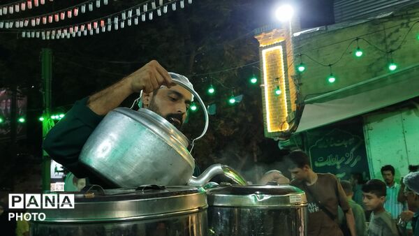 چایخانه حضرت زهرا؛ کانونِ گرمِ همدلی در شب‌های نیشابور