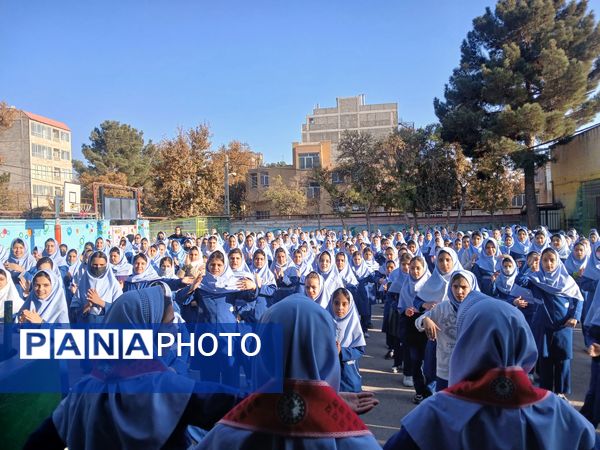 مراسم صبحگاهی در مدرسه دخترانه بنت الهدی صدر۲ 