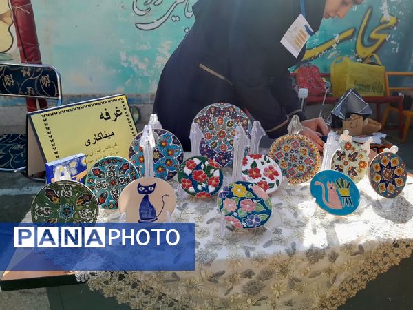 نمایشگاه کارآفرینی دانش‌آموزان دبیرستان حجاب شهرستان ورامین