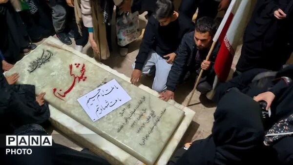 هم‌نشینی آرام کنار مزار شهید گمنام