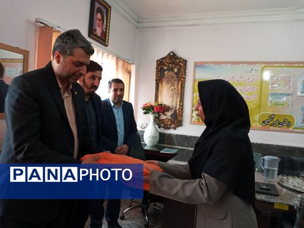 بازدید معاون پرورشی اداره آموزش و پرورش شهرستانهای تهران از نزدیک با مشکلات و چالش های مدرسه شهید رستمی