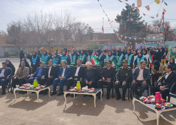 طنین گلبانگ انقلاب در دبیرستان شبانه روزی همای رحمت شهرستان سرخس