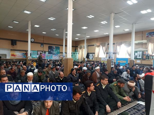  نماز عبادی، سیاسی جمعه با رنگ و بوی دهه فجر در فاروج