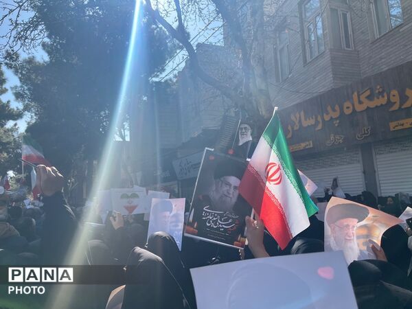 حضور موج چشم گیر مردمی در تشییع پیکر شهید بیت رهبری