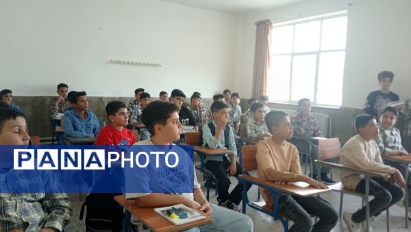 جشن جوانه ها در دبیرستان نمونه دولتی شهید حاج قاسم سلیمانی بن 