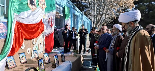 دبیرستان هاجر(س) میزبان زنگ انقلاب 
