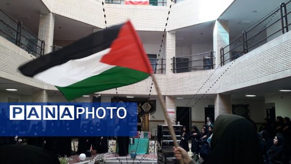 دانش‌آموزان هنرستان فاطمیه از شهید گمنام استقبال کردند