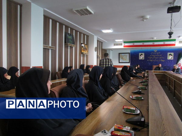 دیدار رئیس آموزش و پرورش ناحیه یک کرج با اعضای شورای دانش‌آموزی مدارس