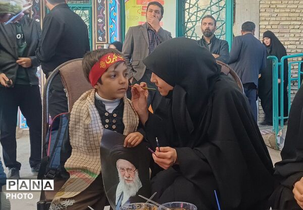حماسه‌ حضور در شهرکرد؛ از صفوفِ نماز تا غرفه‌هایِ خدمت