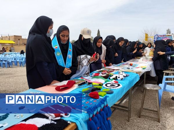 جشن مدرسه‌ای «ایرانمون» در مدرسه شهدای میانشهر