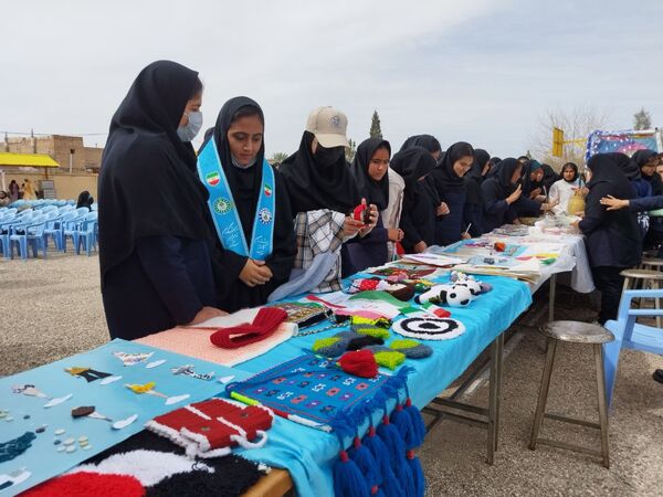 جشن مدرسه‌ای «ایرانمون» در مدرسه شهدای میانشهر