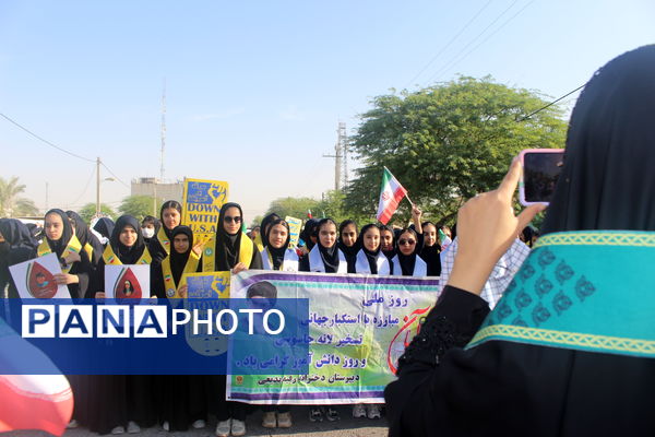 حضور پرشور تشکل های دانش آموزی در راهپیمایی ۱۳ آبان