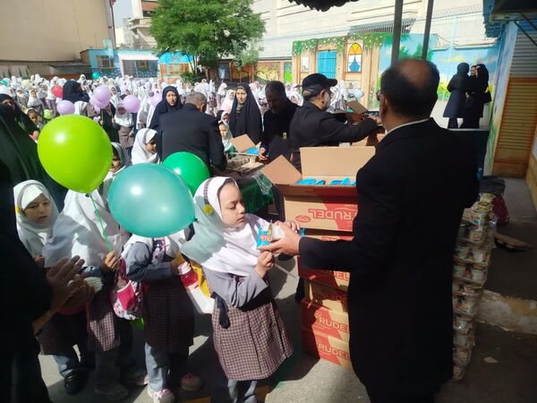 حضور خادمین  آستان قدس رضوی در دبستان ۲۲ بهمن ناحیه ۵ مشهد