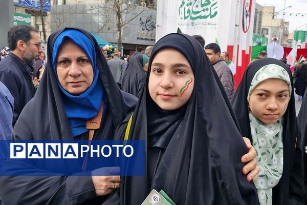 حضور اقشار مختلف مردم شهرری در راهپیمایی ۲۲ بهمن