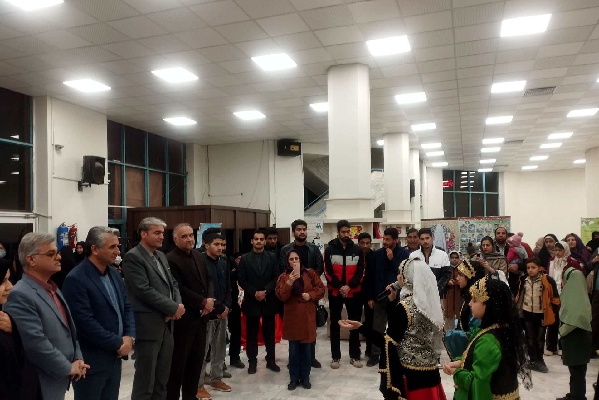 نمایشگاه  آثار پژوهشی وفن آوری در فرهنگسرای سیمرغ